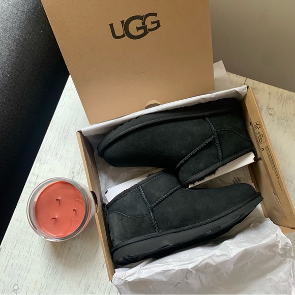 UGG Ultra Mini Classic Boot - Black - Picture 2 of 13
